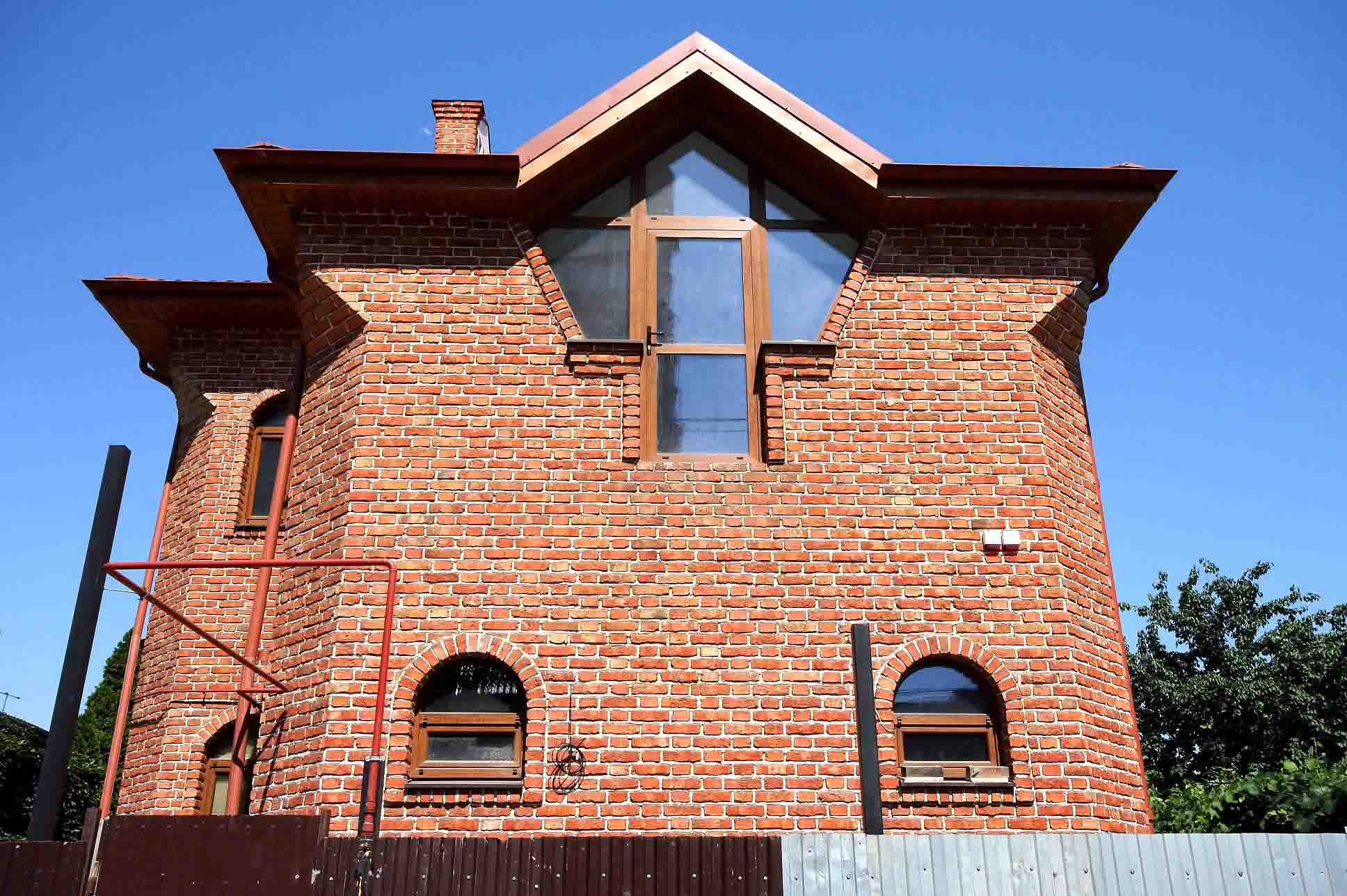 Дом из кирпича софия